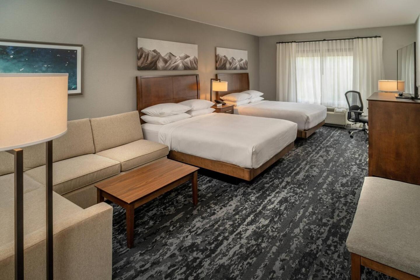 Delta Hotels By Marriott Huntington Mall Barboursville Bagian luar foto