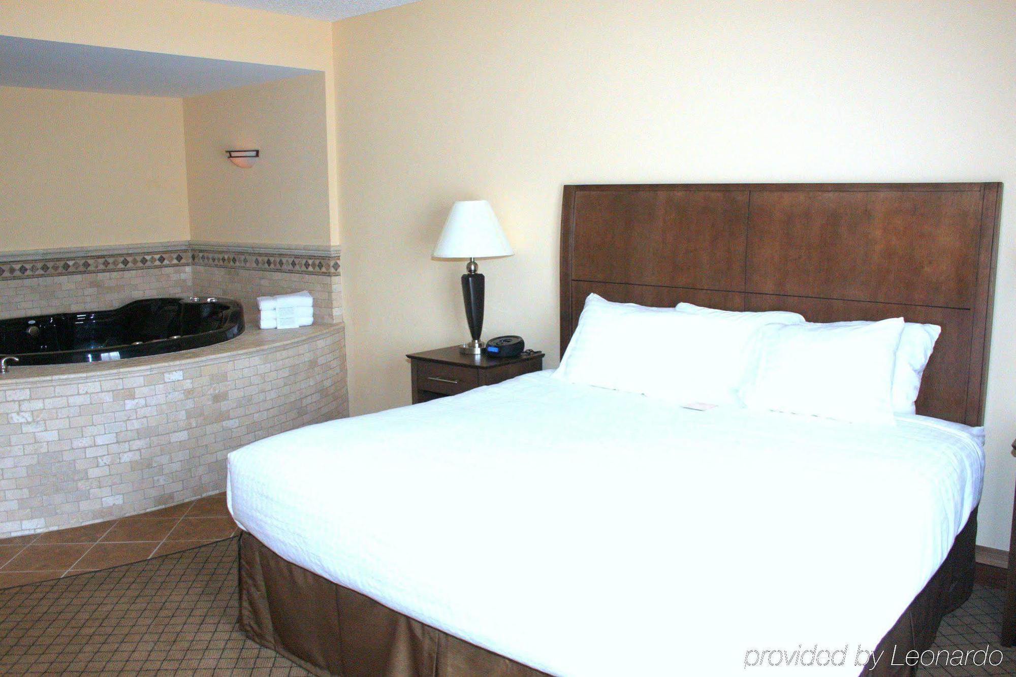 Delta Hotels By Marriott Huntington Mall Barboursville Bagian luar foto